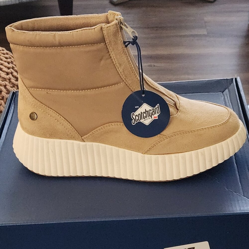 **New*** stylish zip up platform boots